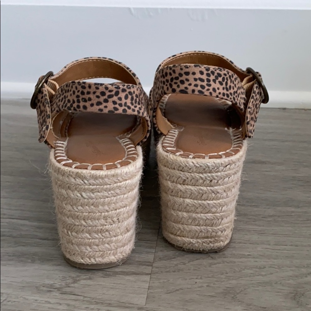 Universal Thread Espadrille Platform Sandals 5.5 - image 4